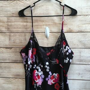 AMBRIELLE FLORAL PRINT GOWN IN BLACK‎